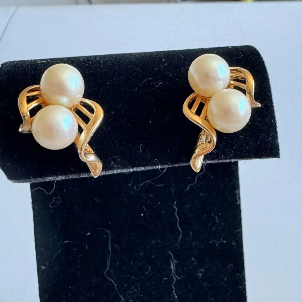 Vintage Richelieu faux pearl open work design swirl pattern gold stud earrings - Picture 7 of 7